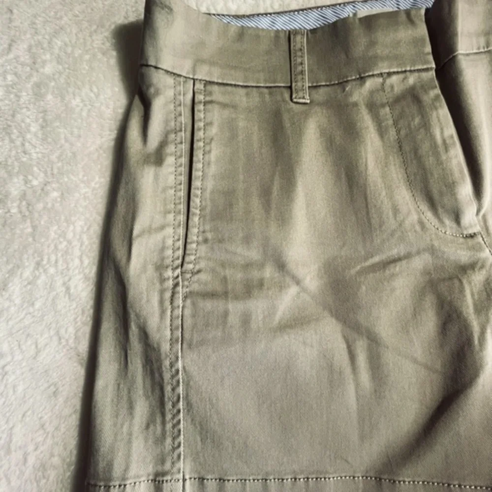 J. Crew Beige Women’s Short Sz‎ 2
